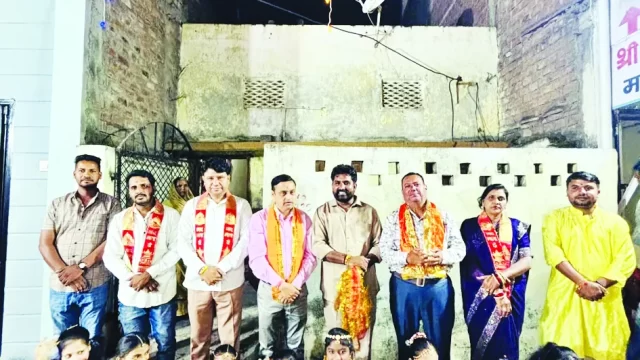 भाजपाइयों ने किया कन्या पाद पूजन
