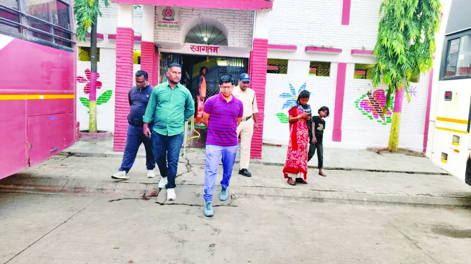 आयुक्त ने सीएसआई और दरोगा के वेतन काटने के दिए निर्देश