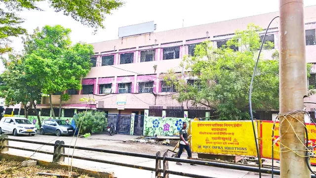 श्री गंगवाल महिला कला निकेतन की कलेक्टर को की गई शिकायत