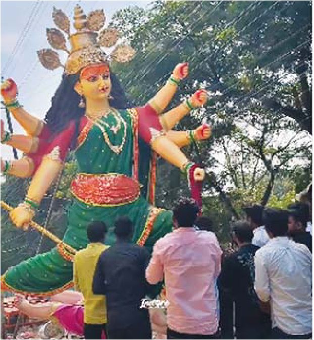इंदौर से देवास गई मां की 21 फीट ऊंची बैलेंसिंग प्रतिमा