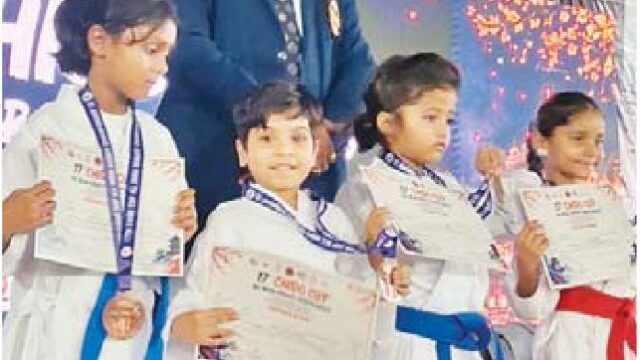 इंदौर की दीपिका को कराते स्पर्धा में सफलता