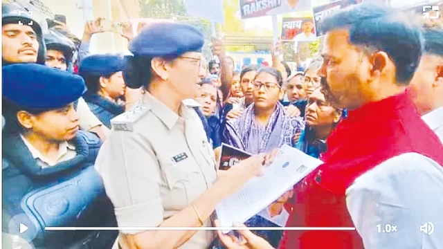 हत्याकांड मामले में परमार ने सौंपा ज्ञापन