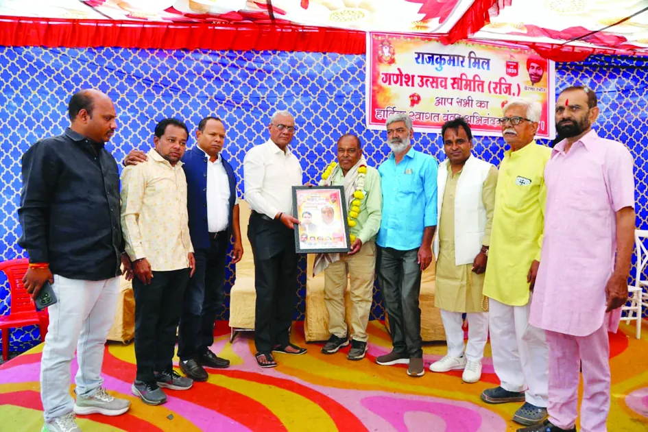 विधायक ने किया मिलन में कलाकारों का सम्मान
