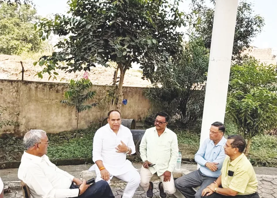 विधायक ने ली जलसंकट पर बैठक