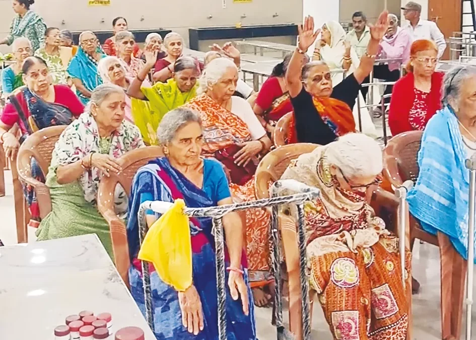 वृद्धा आश्रम में स्वास्थ्य सेवाएं