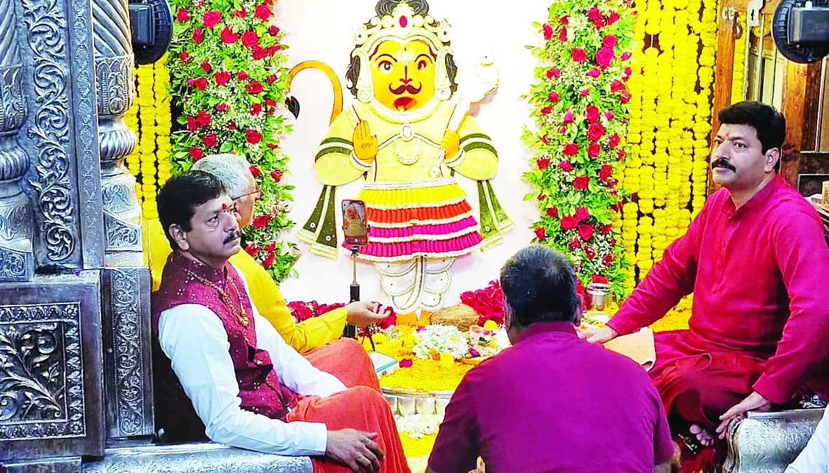रणजीत बाबा के हो रहे हैं विशेष शृंगार दर्शन