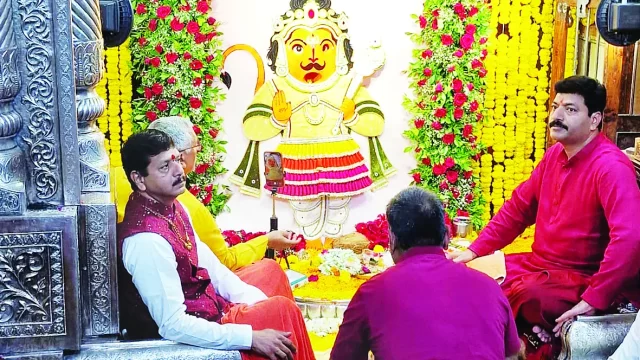 रणजीत बाबा के हो रहे हैं विशेष शृंगार दर्शन