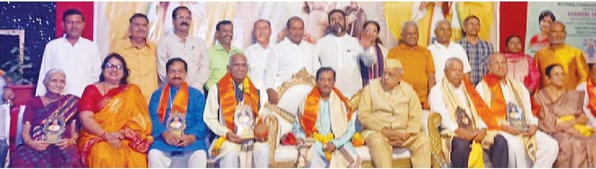 जगन्नाथ वृद्धा आश्रम में सेवा कार्य