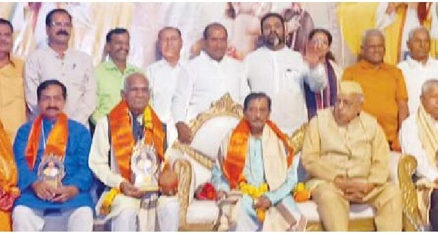 जगन्नाथ वृद्धा आश्रम में सेवा कार्य
