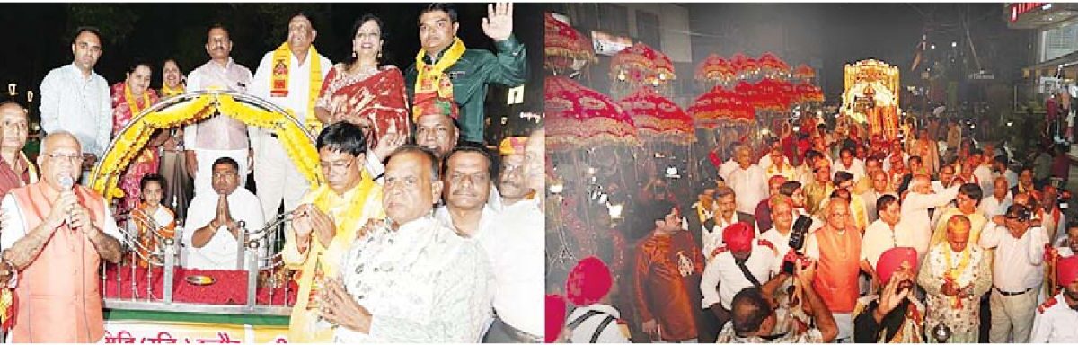 जुलूस मार्ग पर लगे अग्रसेन एवं महालक्ष्मी के जयघोष