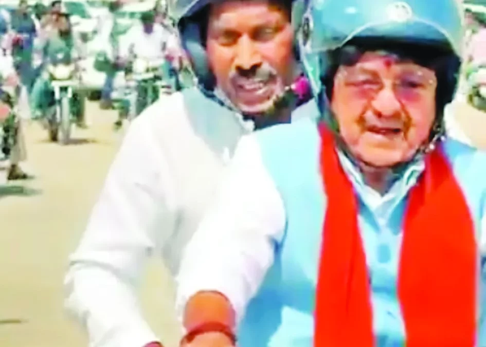 जय-वीरु मंत्री की जोड़ी ने दौड़ाई बुलेट