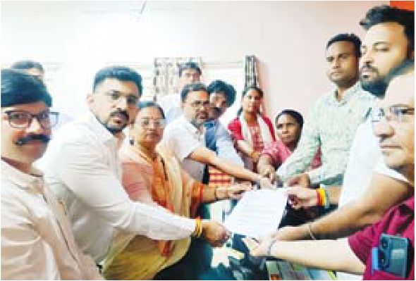 कांग्रेसियों ने बताई झोन अधिकारी को समस्या