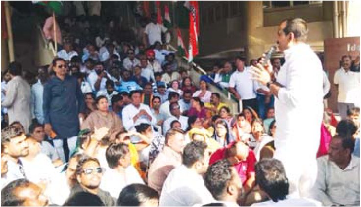 कांग्रेसियों के बीच जा पहुंचे थे प्राधिकरण के मुख्य अधिकारी