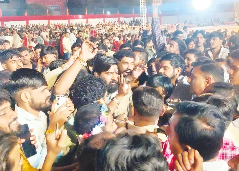 मेंदोला और जिराती के गरबा आयोजनों में विवाद: कनकेश्वरी गरबा में भिड़े पक्ष, सादगी गरबा में महिलाओं से छेड़छाड़ का आरोप