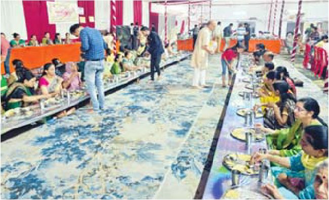 केशरी वाटिका में एक समय सादा भोजन