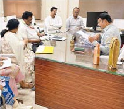 कृषि अनुसंधान संस्थान में वैज्ञानिकों से किसान हित में चर्चा