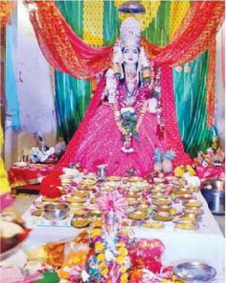 लक्ष्मी माता को छप्पन भोग लगाया