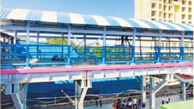 लक्ष्मीबाई नगर रेलवे स्टेशन पर 12 मीटर चौड़ा नया फुट ओवर ब्रिज हो रहा तैयार
