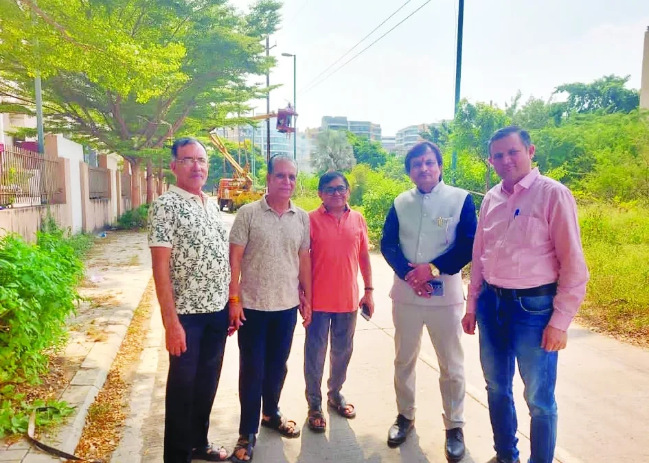 पार्षद राजीव जैन का लाइट लगवाने पर सम्मान