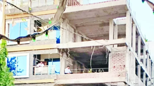 प्रधान आरक्षक के 15 झिकानों पर सचिZग 6.26 करोड़ की आय से अधिक संपिˆत