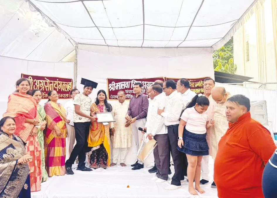 अग्रबंधुओं को मिले स्पर्धा में विजेता होने पर पुरस्कार