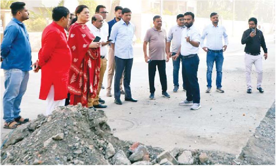 मनीषपुरी सड़क का काम पूरा करने के लिए फिर दिया 30 दिन का वक्त
