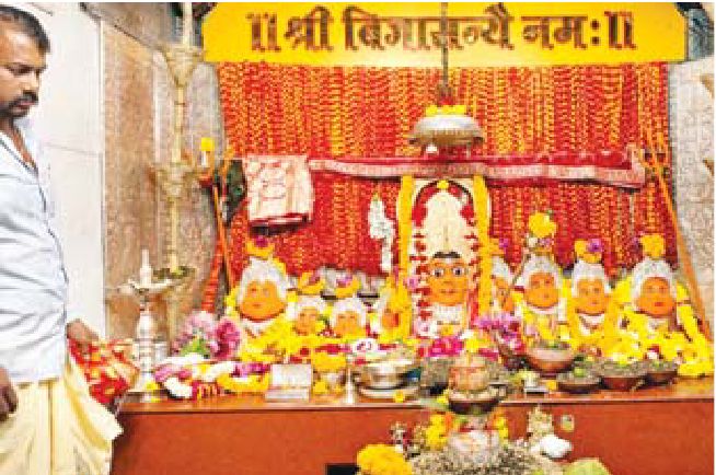 माता मंदिरों में लगी दर्शन के लिए कतार