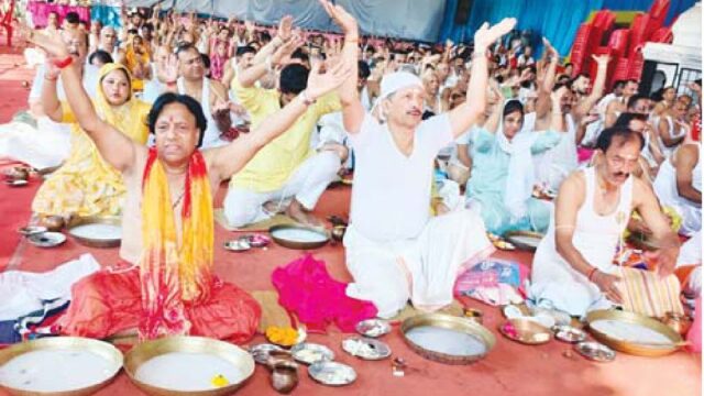 मठ के अनुष्ठान में 500 साधकों ने किया तर्पण