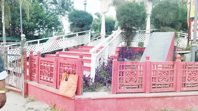 एमआईसी सदस्य ठीक कराएंगे सेन महाराज की छतरी की टूट फूट