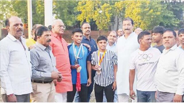 एमआईसी सदस्य ने किया शेड निर्माण कार्य का लोकार्पण