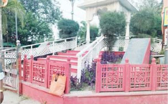 एमआईसी सदस्य ठीक कराएंगे सेन महाराज की छतरी की टूट फूट