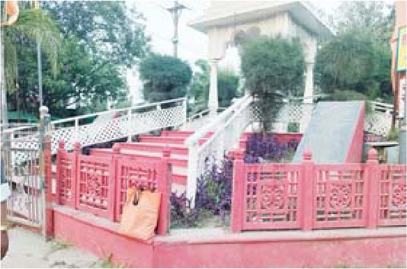एमआईसी सदस्य ठीक कराएंगे सेन महाराज की छतरी की टूट फूट