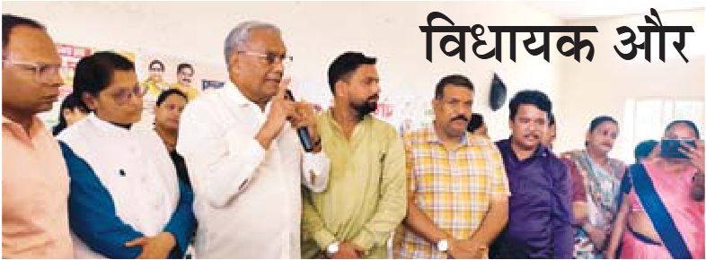 विधायक और भाजपाई पहुंचे आंगनवाडी