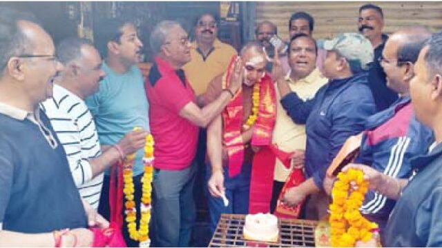विधायक हार्डिया ने भाजपा नेता के मुंह पर लगा दिया केक