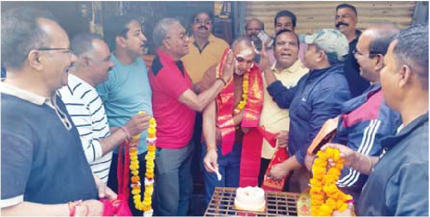 विधायक हार्डिया ने भाजपा नेता के मुंह पर लगा दिया केक