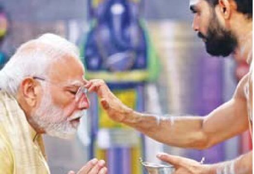 मोदी के सार्वजनिक जीवन के पूरे हुए 25 साल