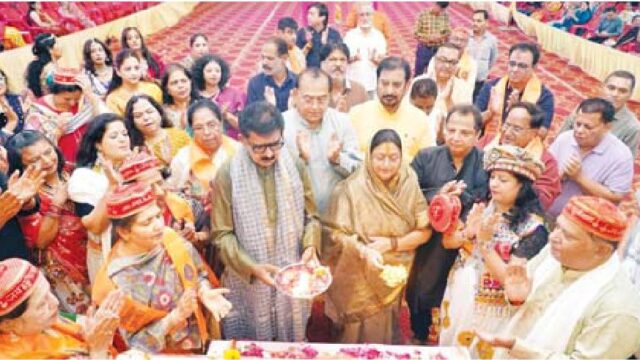 सांसद, विधायक और पार्षद रहे मौजूद