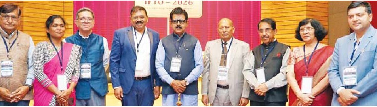 सांसद रहे विद्यार्थियों के बीच मौजूद