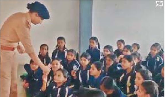 नाबालिग विद्यार्थियों को सिखाया जागरूकता पाठ
