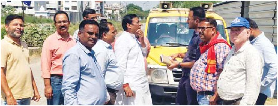 नाले में स्कूटी सवार माँ- बेटी गिरी तो जागा निगम