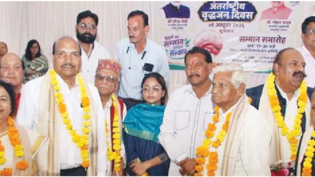 नाराज पार्षद और पिता मान गए वृद्धजनों के सम्मान में पहुंचे