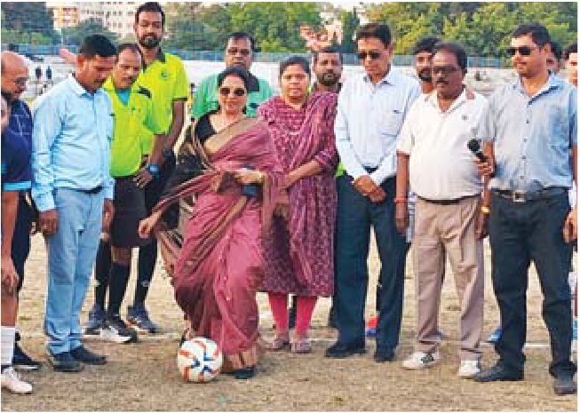 नेहरू स्टेडियम में जिला चैंपियनशिप फुटबॉल प्रतियोगिता का आगाज