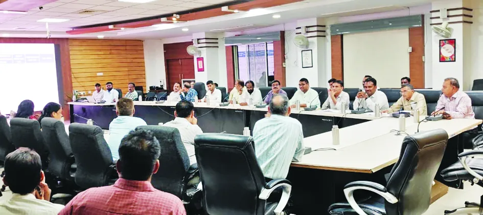 निर्वाचन की बैठक में नहीं पहुंचे अधिकारी