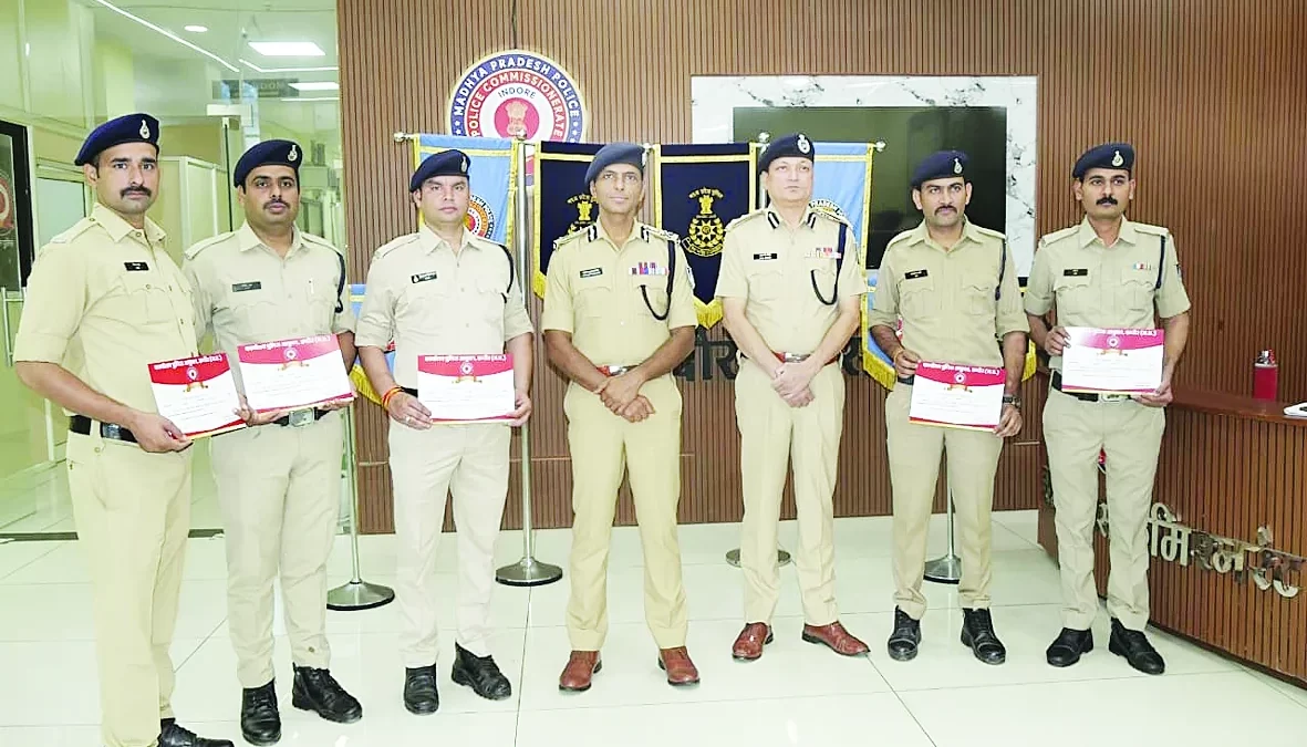 पुलिस कमिश्नर ने किया 14 पुलिस अधिकारी-कर्मचारियों का सम्मान