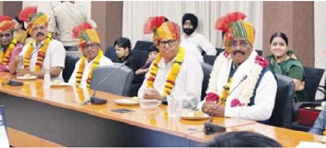 पुलिस अधिकारियों की विदाई