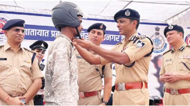पुलिस का सुरक्षा के लिए हेलमेट अभियान जारी