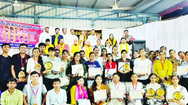 प्रजापति समाज के 100 युवा प्रतिभाओं का सम्मान