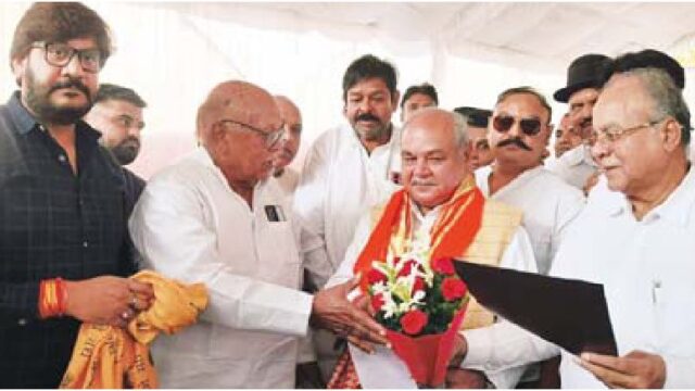 प्रतिमा निर्माण समिति ने दिया निमंत्रण
