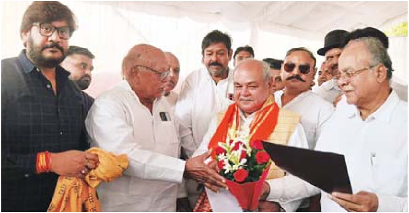 प्रतिमा निर्माण समिति ने दिया निमंत्रण