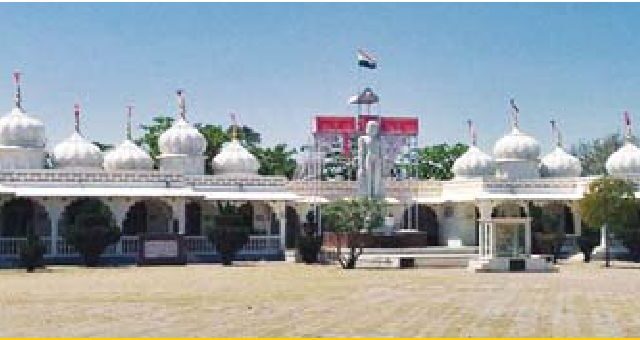 पुराने समाजजन बोले बहुत मुश्किल से खड़ा हुआ था पहाड़ियों पर ट्रस्ट